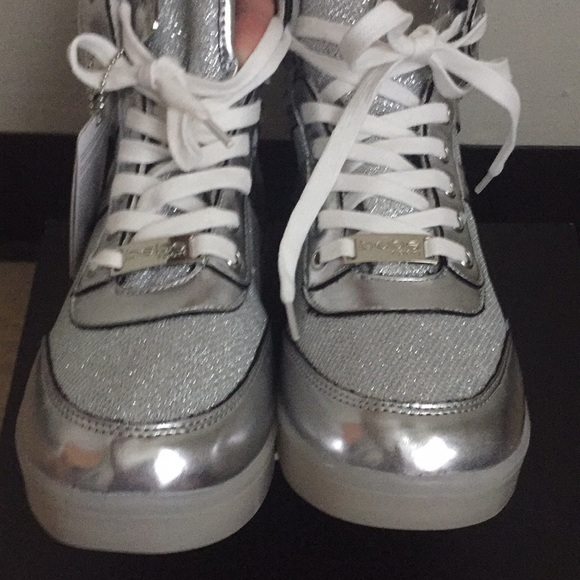 Women's sneakers size 8 1/2 no tear just used - Picture 6 of 8